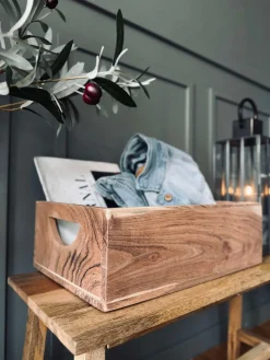 Kasse i massiv akacia