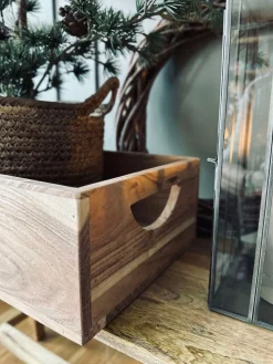 Kasse i massiv akacia