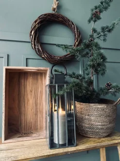 Kasse i massiv akacia