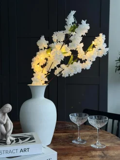 Kirsebærgren med lys - Hvid