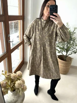 Kjole med guld print