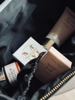 Klassisk kosmetiktaske - Black / gold