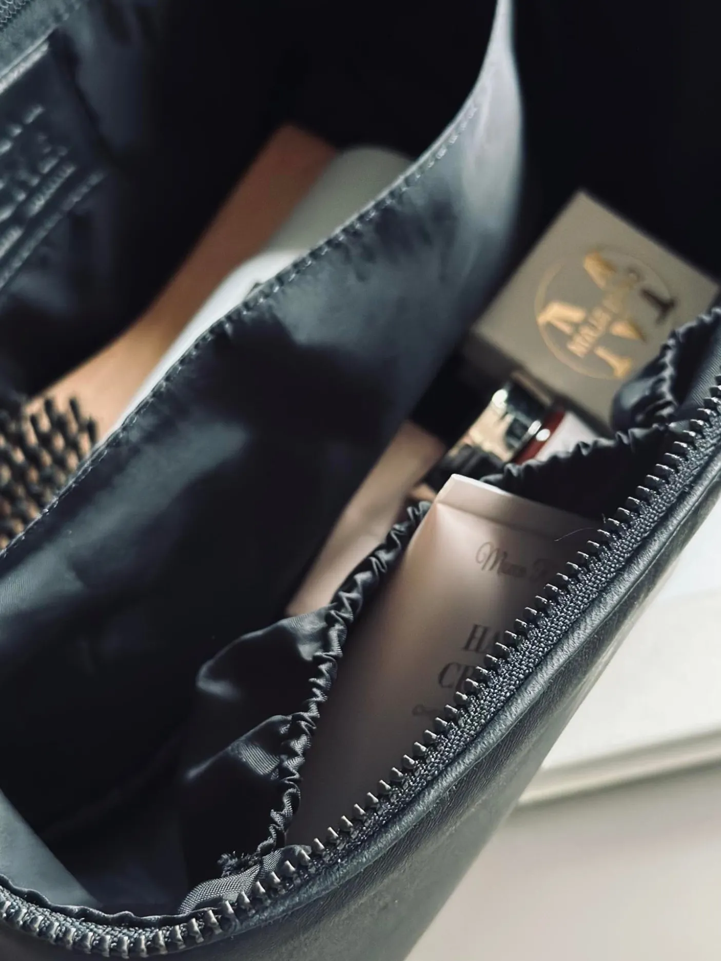 Klassisk kosmetiktaske - Black / Black