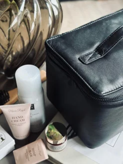 Klassisk kosmetiktaske - Black / Black