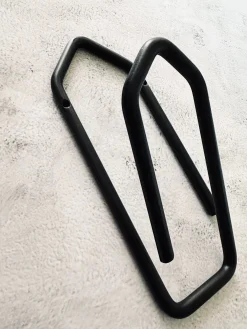 Knage clips i sort jern