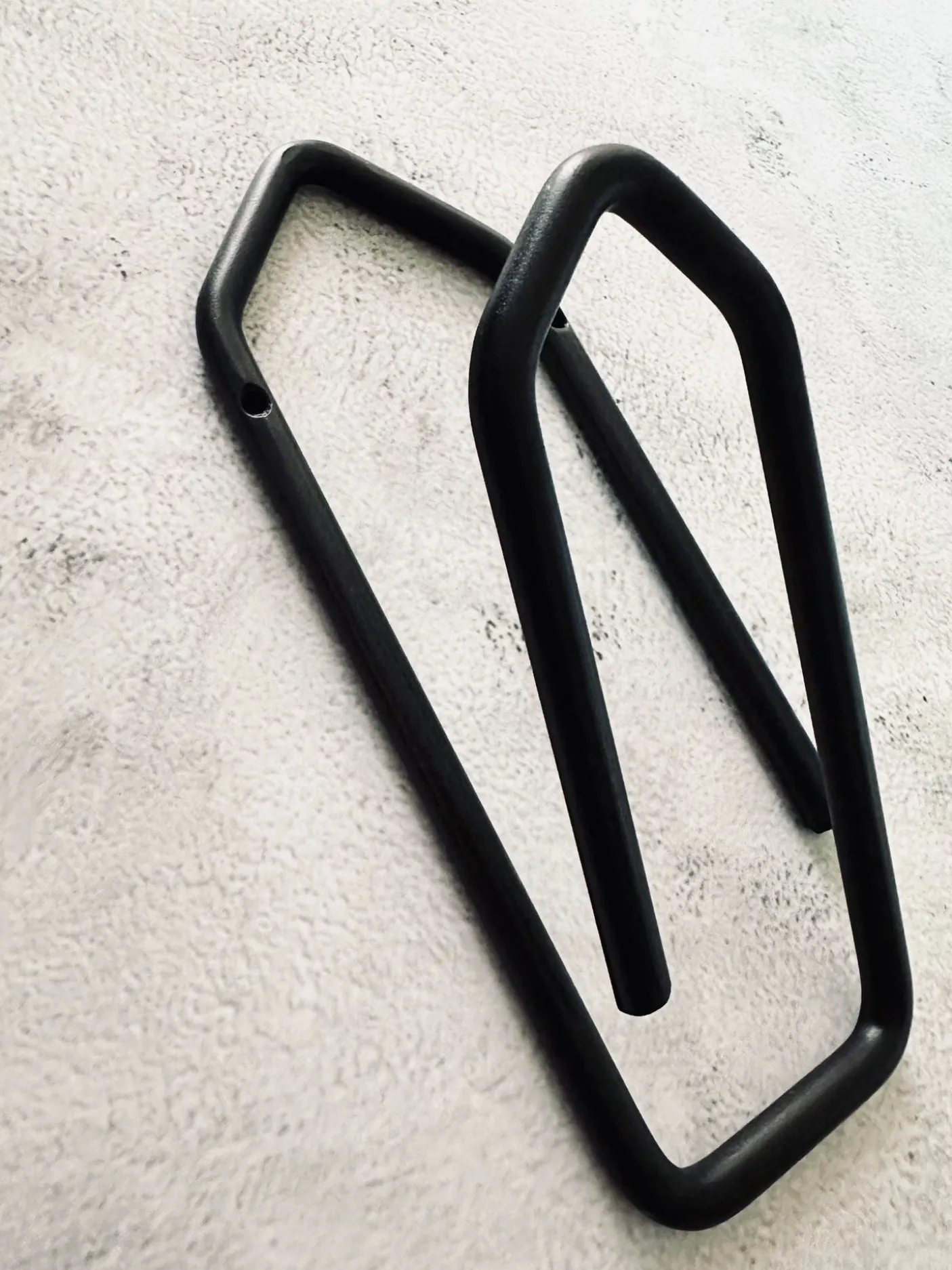 Knage clips i sort jern