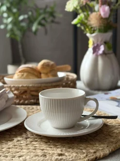 Kop og underkop - Riflet porcelæn