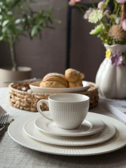 Kop og underkop - Riflet porcelæn