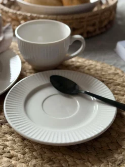 Kop og underkop - Riflet porcelæn