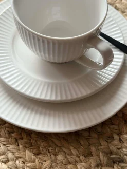 Kop og underkop - Riflet porcelæn