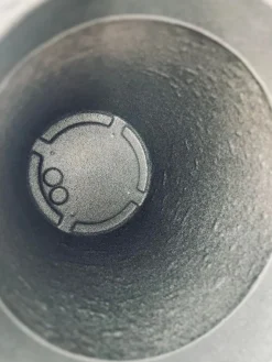 Krukke i plast - Lys grå med bred kant