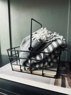 Kurv med sort metal – Firkantet