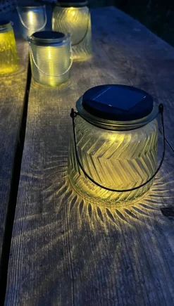 Lanterne med solceller – Fiona green