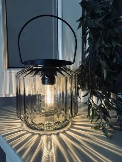 Lanterne med solceller – Wilma Grå