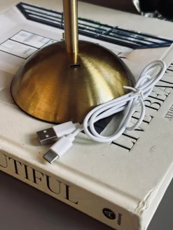 LED bordlampe Plisse´ beige - genopladelig