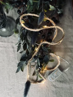 LED Lyskæde - Bast snor 1 meter med batteriboks