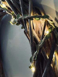 Lyskæde med blade og blomster