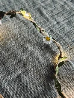 Lyskæde med blade og blomster