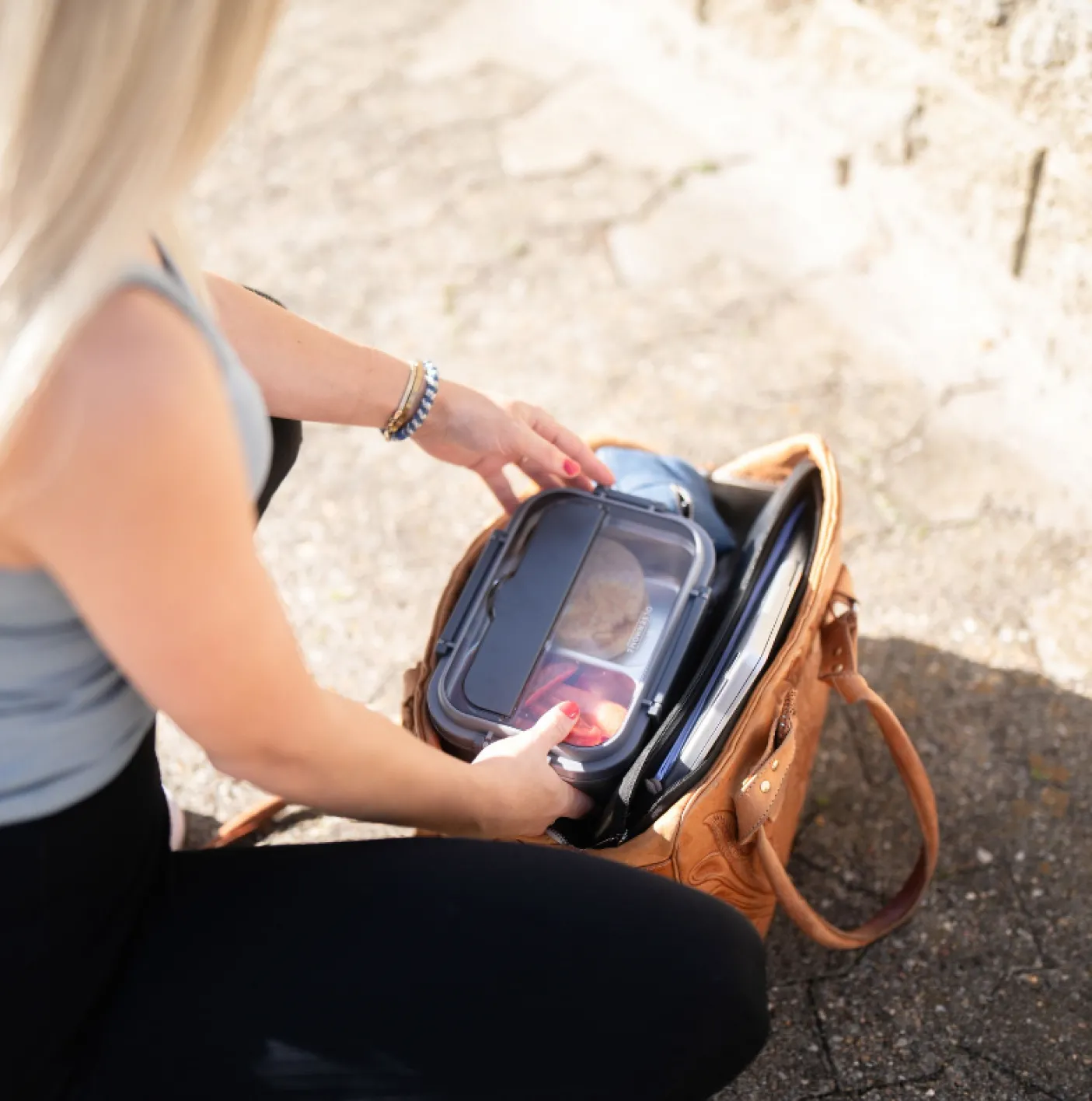 Madkasse med 2 rum grå + beige