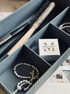 Makeup organiser med rumopdeling - Grå