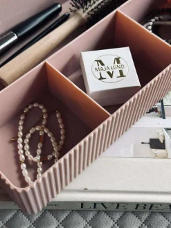 Makeup organiser med rumopdeling - Rosa