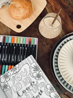 Malebog for voksne - Your Story Is Different