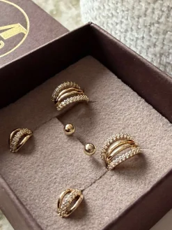 Mix box med 6 øreringe - Monique 18k forgyldt