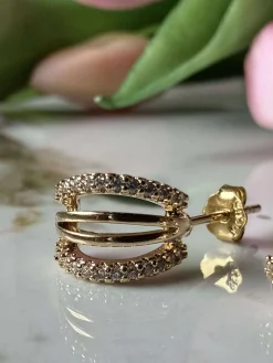 Mix box med 6 øreringe - Monique 18k forgyldt