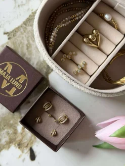 Mix box med 6 øreringe - Monique 18k forgyldt