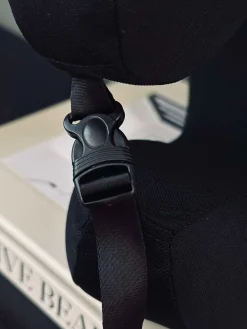 Nakkepude med memory skum og hoodie