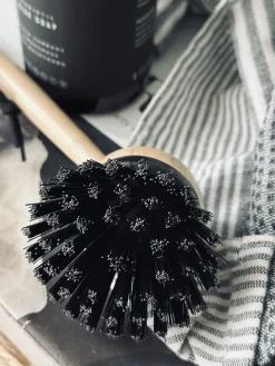 Opvaskebørste – Bambus med læderstrop