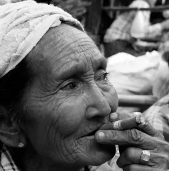 Plakat Dame med cigar - 50x50 cm