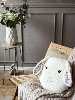 Pude med fyld - Hvid kanin