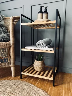 Reol i bambus og metal