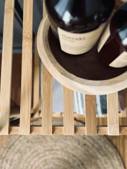 Reol i bambus og metal