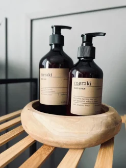 Reol i bambus og metal