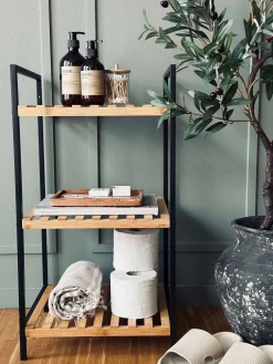 Reol i bambus og metal