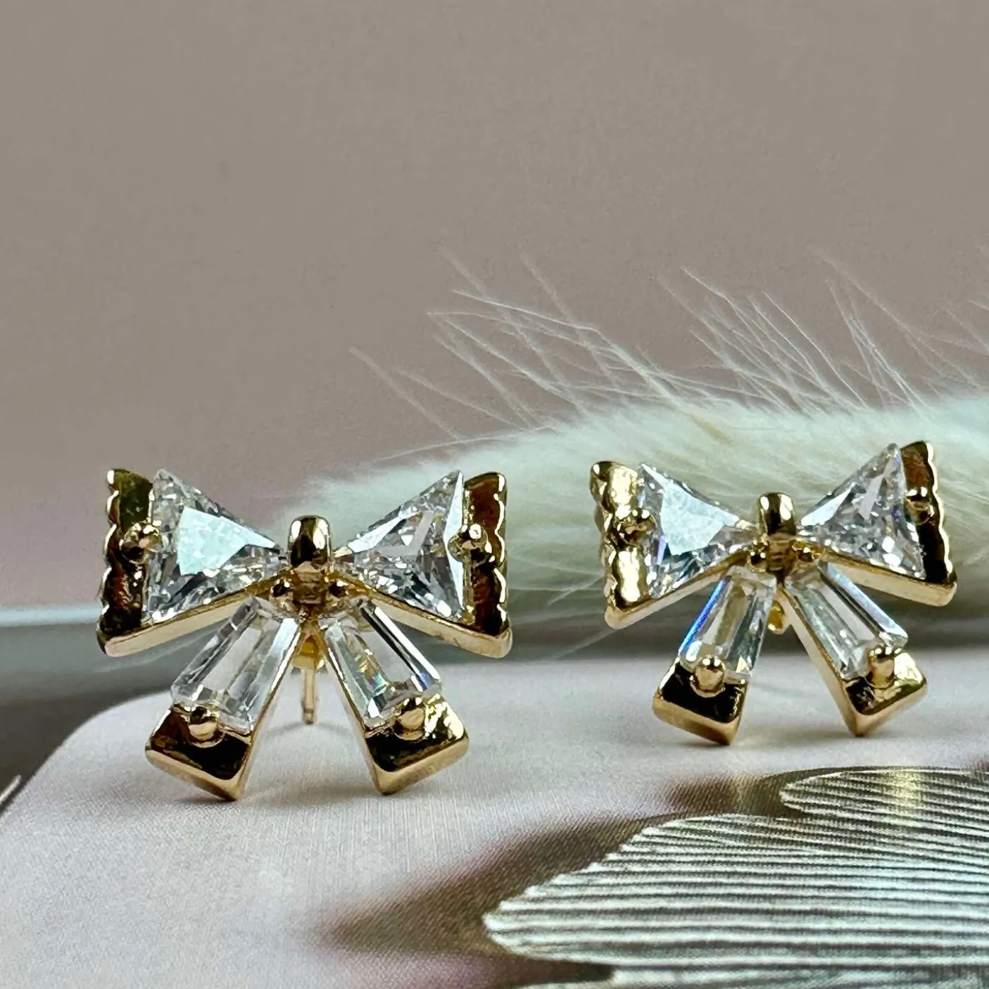 Øreringe ARIELLE m. Sløjfe og zirkoner