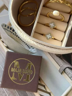 Øreringe ELLIE - forgyldt og besat med zirkoner