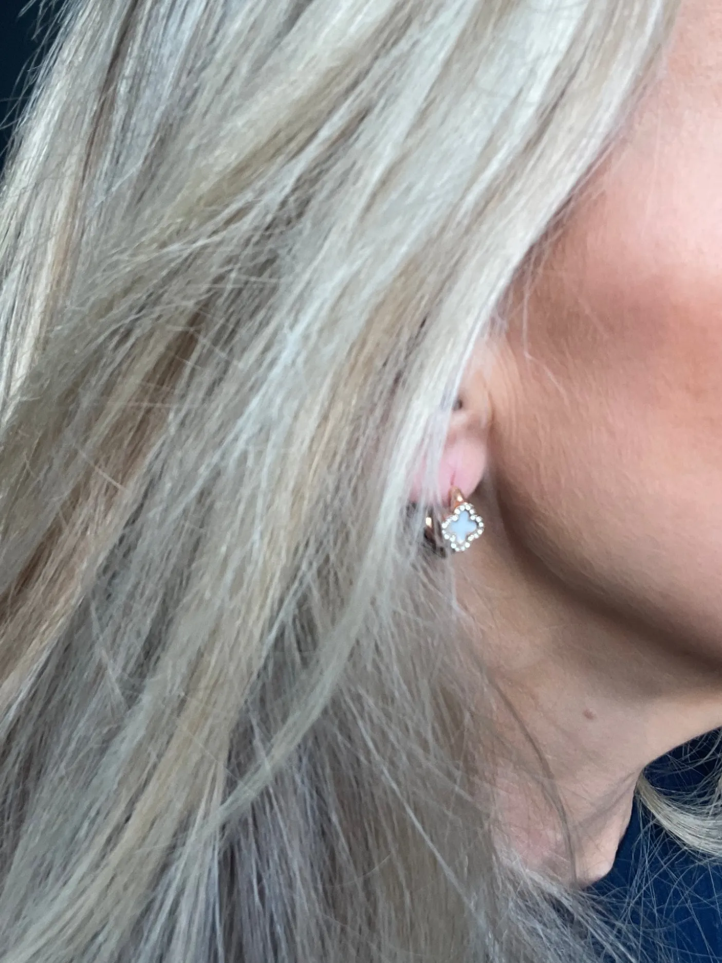 Øreringe ELLIE - forgyldt og besat med zirkoner