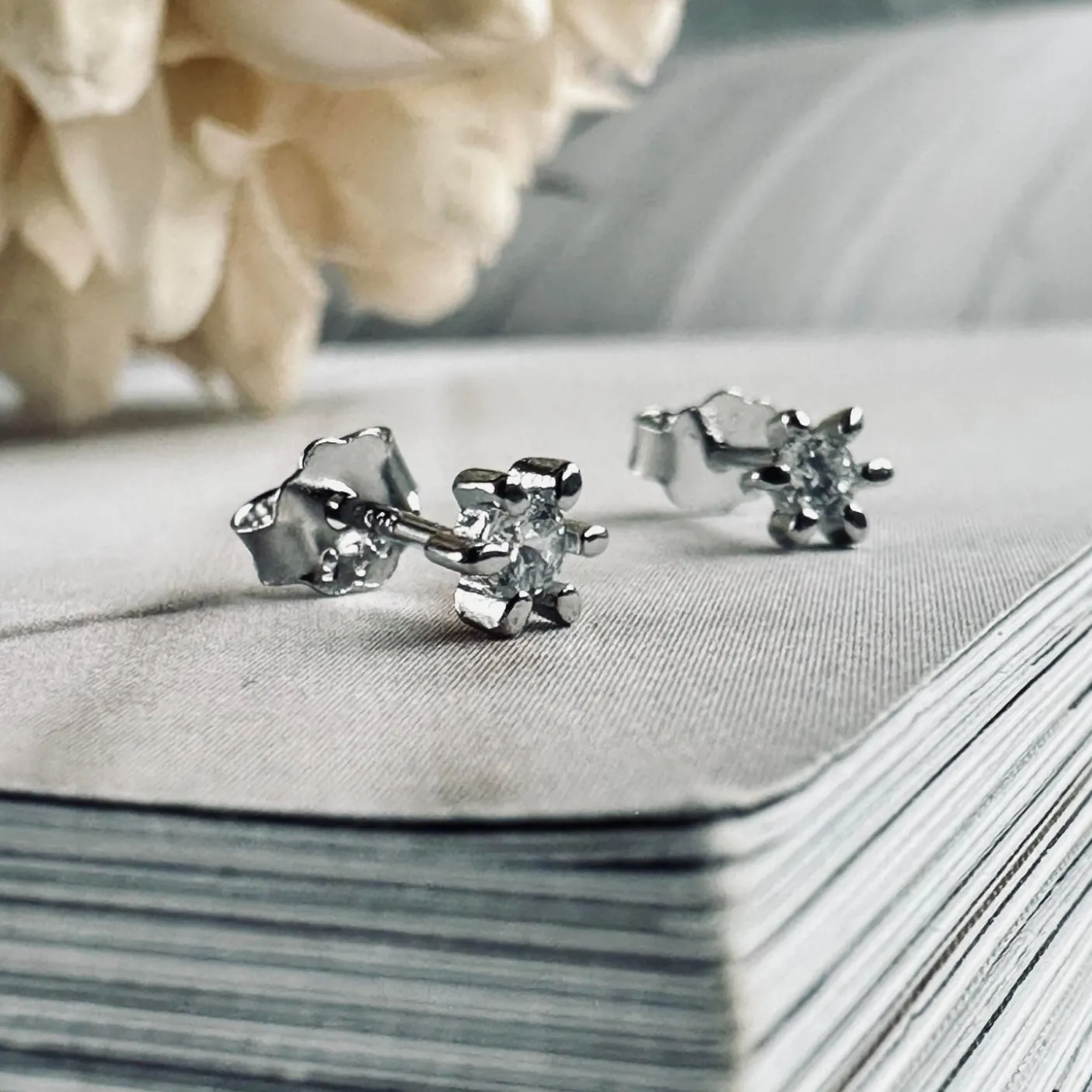 Ørestikker GIA - Klar Silver