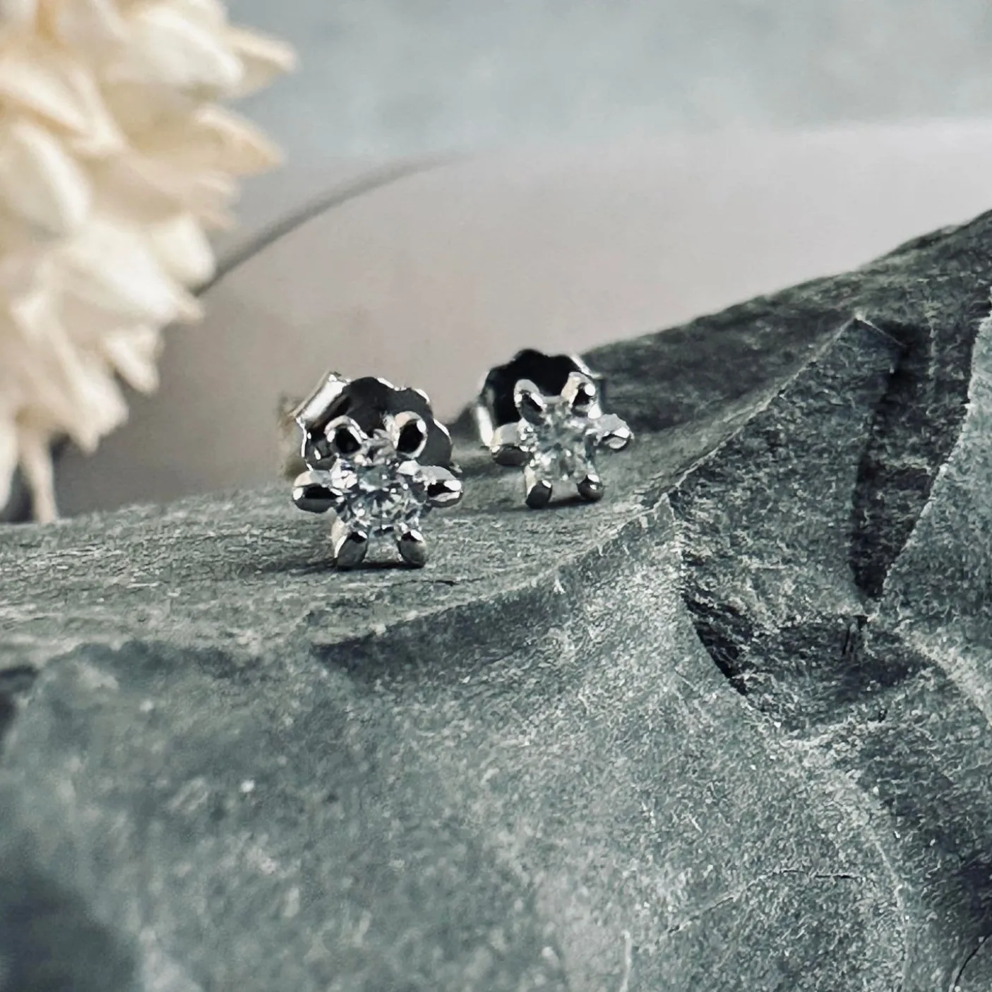 Ørestikker GIA - Klar Silver