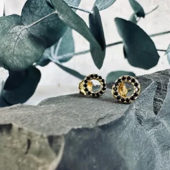 Ørestikker Nynne Black – Forgyldt sterling sølv