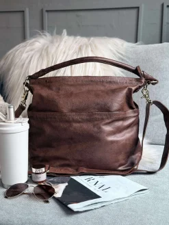 Rummelig skuldertaske i flot skindkvalitet - Brandy