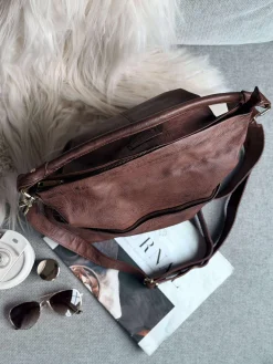 Rummelig skuldertaske i flot skindkvalitet - Brandy