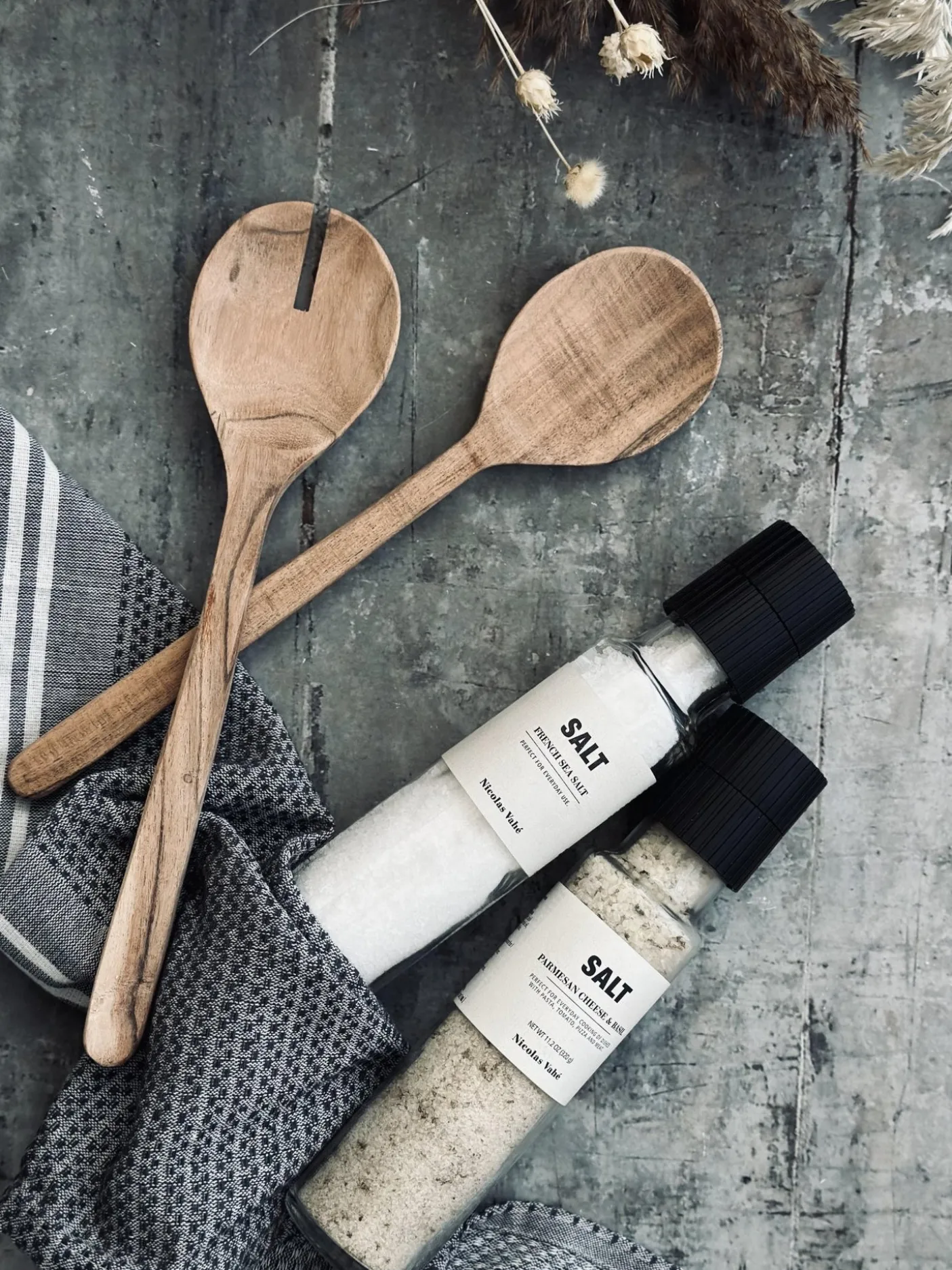 Salatbestik i olieret akacia træ