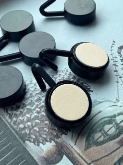 Selvklæbende knage - Sort eller hvid