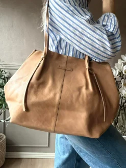 Shopper XL i blød skindkvalitet - Sand