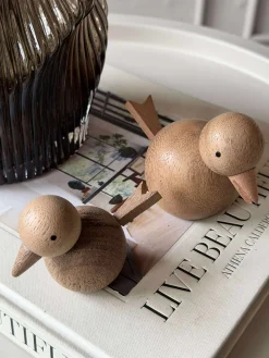 Siddende Fugl - Amber Brun Lille