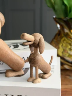 Siddende Hund Amber/Brun - Flere størrelser